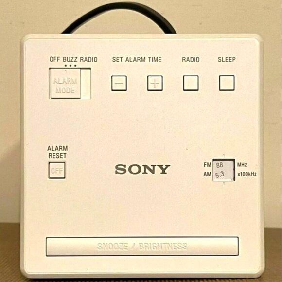 SONY Digital Dual Alarm Clock AM / FM Radio Model ICF-C1 White - Picture 2 of 6